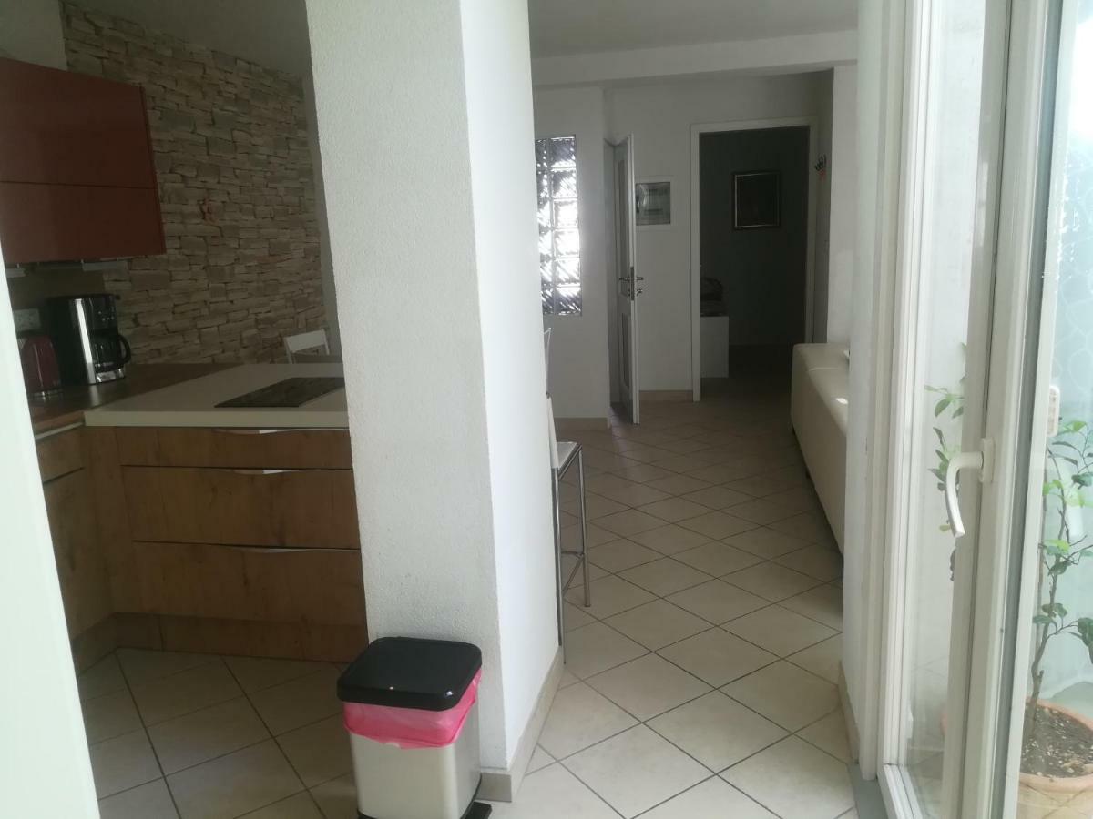 Apartma Zalka Izola Exteriör bild
